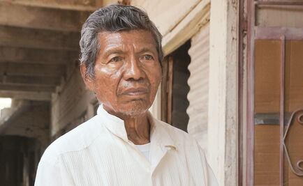 A sus 74 años, don Roberto estudia para ser licenciado