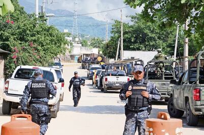 En penal de Acapulco hallaron gallos de pelea y hasta pavorreales