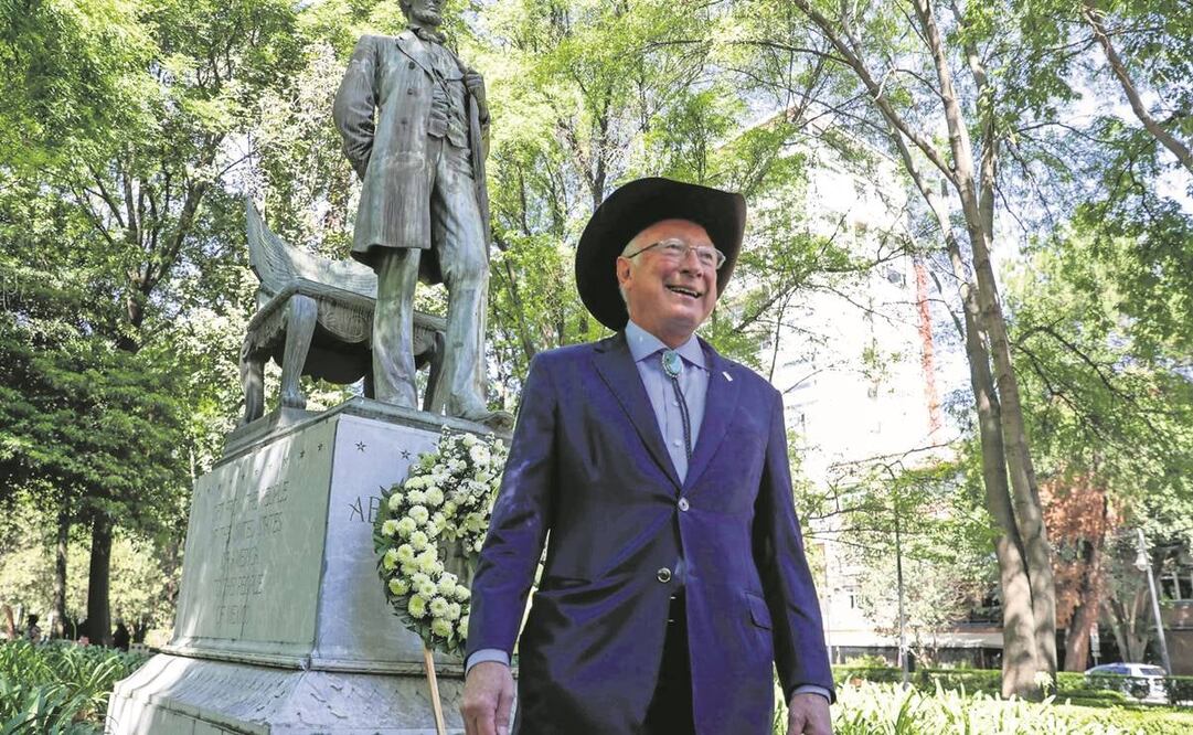 El embajador de Estados Unidos en México montó una guardia de honor en el monumento a Abraham Lincoln, en Polanco.