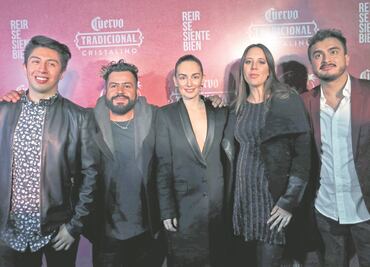 De la Reguera ríe y apoya por séptimo año