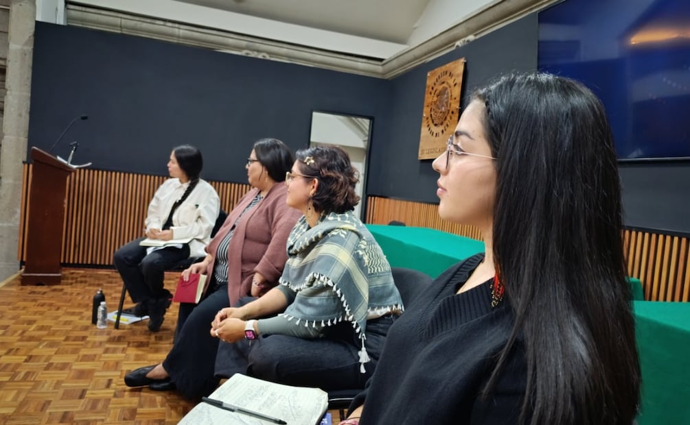 Citlalli Hernández durante el conversatorio "Hay futuro y es de izquierda" en el Congreso de la CDMX (18/12/2025). Foto: X (@LautaroRivara)