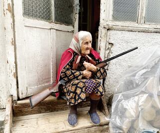 Bombardeos se agravan en combate Armenia-Azerbaiyán