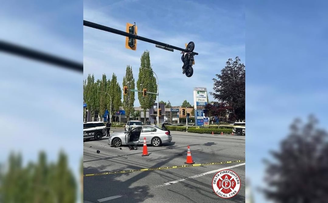 Los medios locales informaron que el conductor de la moto resultó con heridas, pero no ponen en riesgo su vida. Foto: Departamento de bomberos de Delta