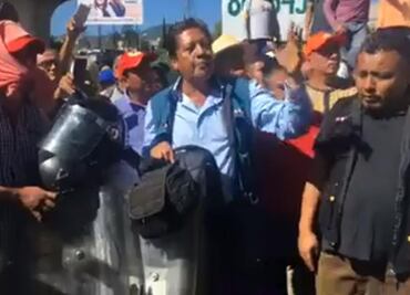 Policías impiden entrada de maestros en salidas a Cuernavaca, Puebla y Toluca