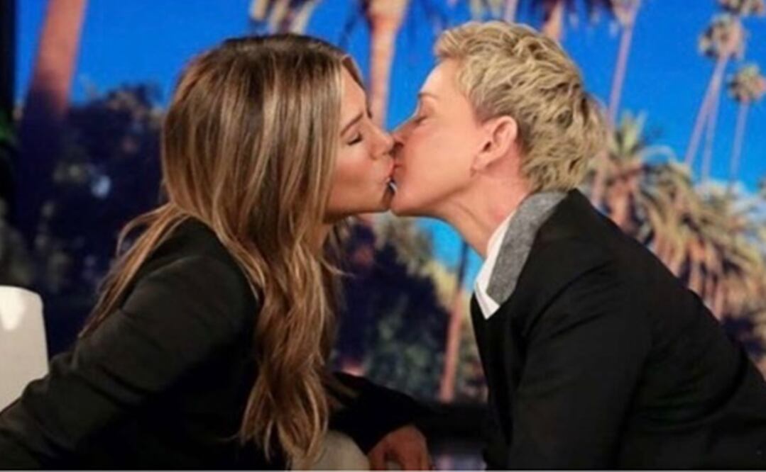 Jennifer Aniston besa con pasión a Ellen DeGeneres