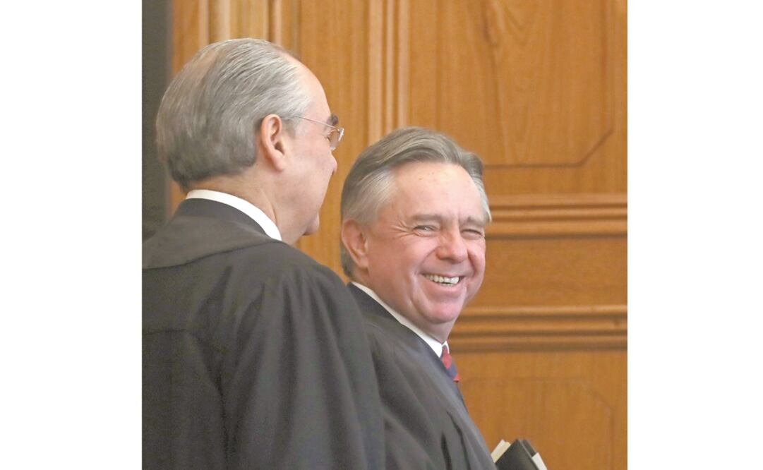 Eduardo Medina Mora (der.) es el primer ministro que renuncia al máximo tribunal del país después de la reforma judicial de 1994. Foto: Archivo. EL UNIVERSAL