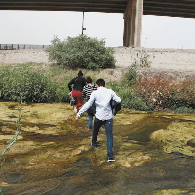 Otras opciones. Ante la larga espera para pedir refugio en EU, los migrantes podrían buscar cruzar de forma ilegal, advirtió el pastor Juan Fierro García. ARCHIVO EL UNIVERSAL