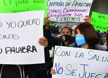 Bloqueo de padres de niños con cáncer en el AICM: exigen medicamentos y renuncia de López-Gatell