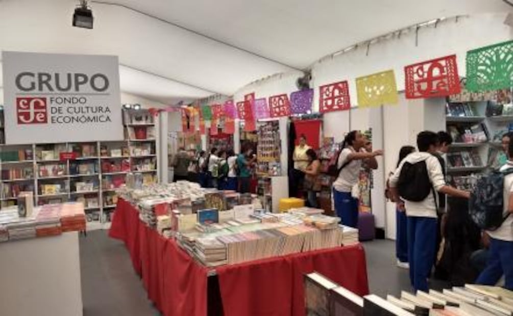 Luce Altar del Día de Muertos en la Feria del Libro de Cali