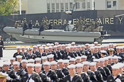 Exhorta a cerrar filas en favor de Fuerzas Armadas 