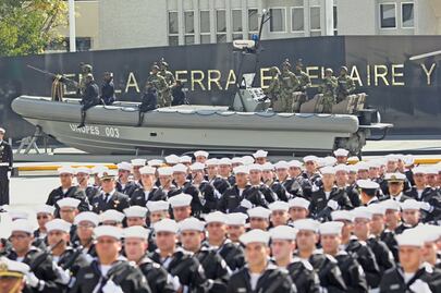 Exhorta a cerrar filas en favor de Fuerzas Armadas