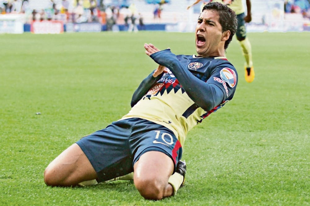 El delantero paraguayo se aplicó para horadar en dos ocasiones la cabaña tuza. FOTO: AGUSTÍN CUEVAS