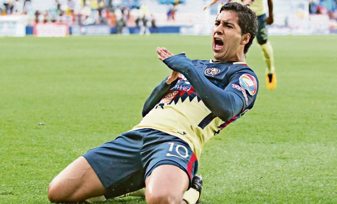 El delantero paraguayo se aplicó para horadar en dos ocasiones la cabaña tuza. FOTO: AGUSTÍN CUEVAS