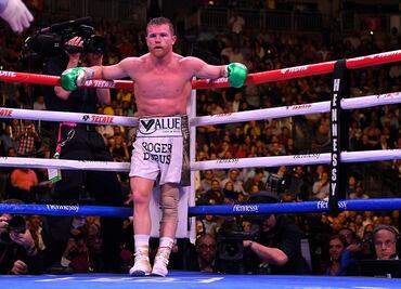 Le quitan cinturón de campeón al Canelo