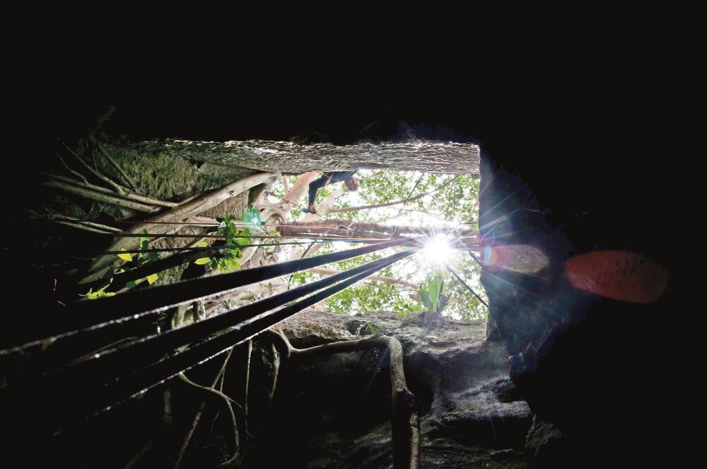 Entrada al cenote Holtún, en Chichén Itzá (CORTESÍA ARTURO MONTERO)