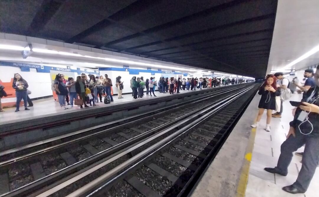 Usuarios del Metro reportan retrasos en la Línea 2 (29/10/2024). Foto: Especial
