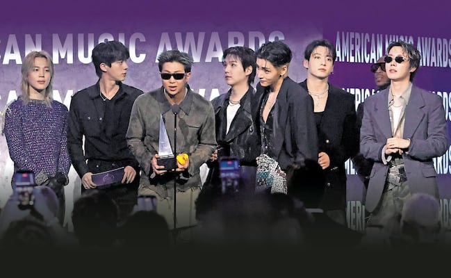 BTS gana y celebra el amor en los AMAs 