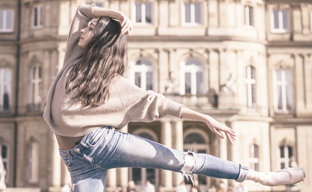 Florencia Páez dice que la práctica del ballet es un reto que a diario disfruta. En la imagen, la bailarina en Stuttgart. (CORTESÍA: CARLOS QUEZADA)