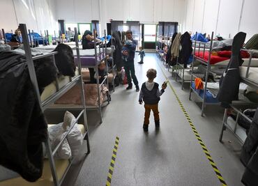 Leonid, el niño de Ucrania con leucemia que recibiría un trasplante de médula pero tuvo que huir de la guerra