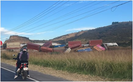 Descarrila tren de carga en Zapotiltic, Jalisco; los vagones obstruyen el paso de la carretera