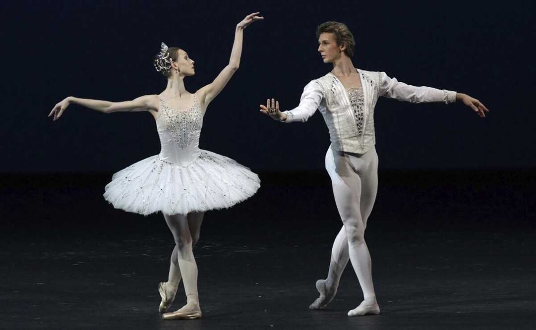 Los bailarines Semyon Chudin y Olga Smirnova en el ensayo general de "Los Judíos" en el teatro Bolshoi de Moscú. Foto: EFE/ Maxim Sipenkov, archivo