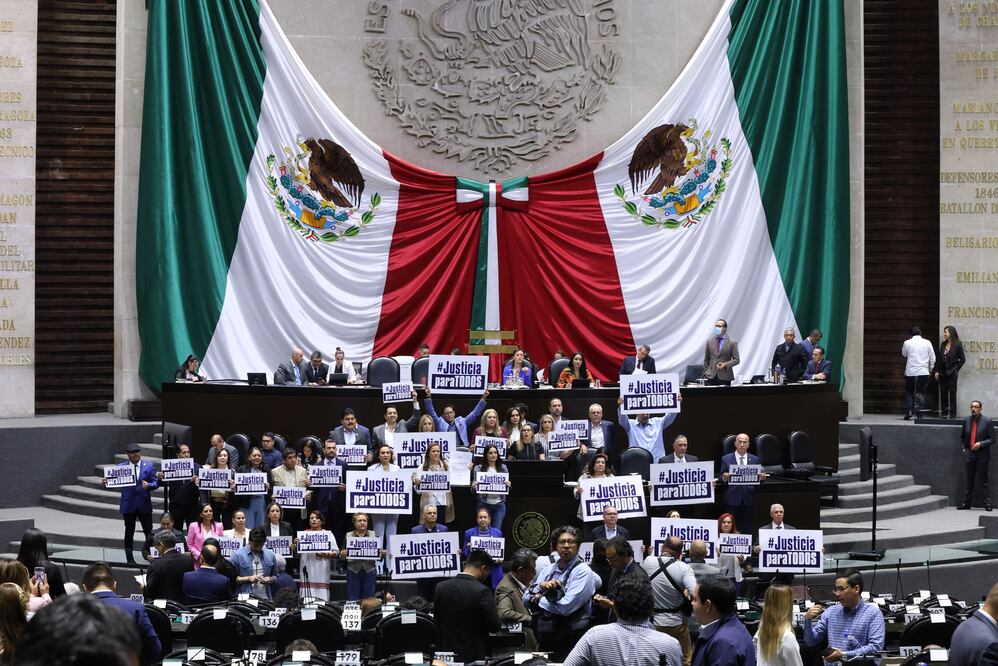 Ciudad de México 24 abril 2024 Aspectos de la sesión ordinaria en la cámara de diputados en dónde discute la ley de amparo. Foto: Fernanda Rojas/ El Universal