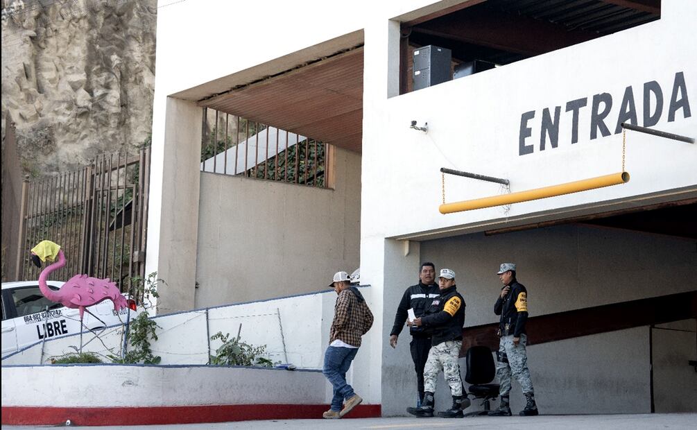 Elementos de la Guardia Nacional custodian el Centro de Atención a migrantes deportados “Flamingos” en Tijuana, Baja California, el 01 de febrero 2025: Foto: Aimee Melo/EL UNIVERSAL
