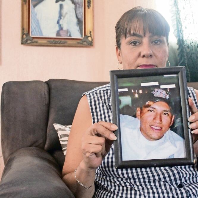 Desde el 21 de marzo de 2011, Luz Refugio busca a su hijo Julio, quien cubría un operativo en la frontera entre Torreón, Coahuila, y Gómez Palacio, Durango. FRANCISCO RODRÍGUEZ