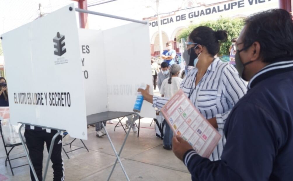 Sin miedo y con cubrebocas, reportan buena afluencia en casillas electorales