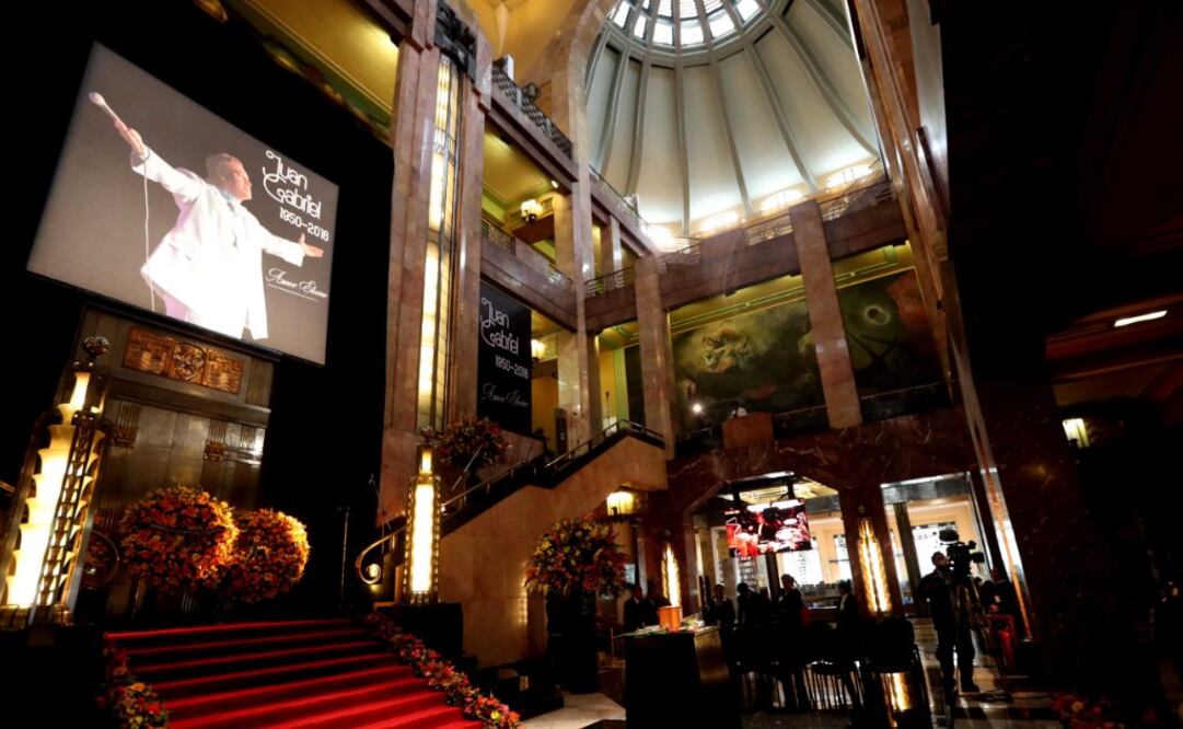 Alrededor de las 19 horas la familia se llevará los restos del cantante FOTO: FERNANDO RAMÍREZ