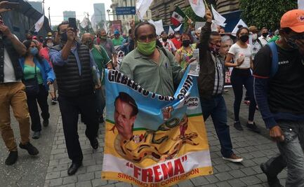 Marchan a favor de AMLO; gritan consignas contra FRENAAA