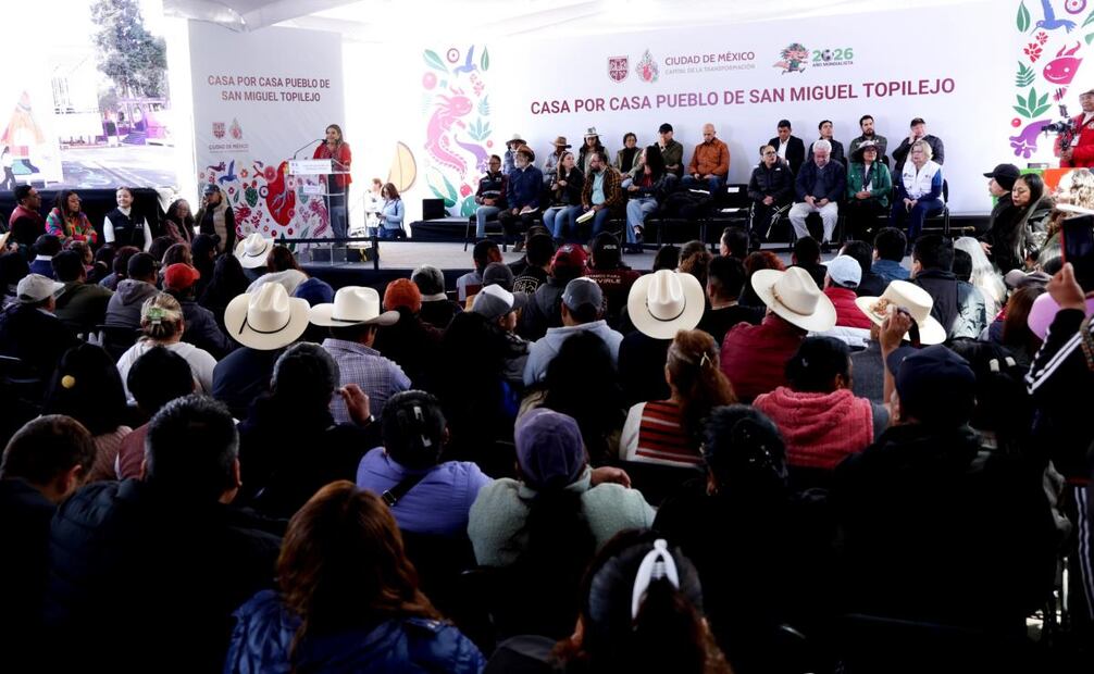 La jefa de Gobierno, Clara Brugada, realizó el Casa por Casa en San Miguel Topilejo en la alcaldía Tlalpan.
Foto: Especial.