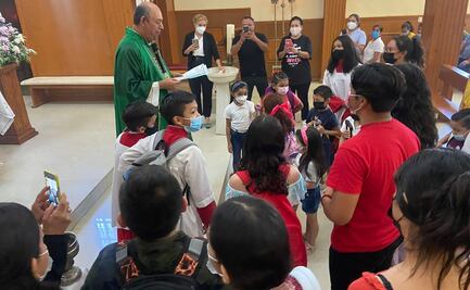 Párrocos bendicen mochilas a los estudiantes de Tamaulipas para el regreso a clases