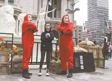 Caídos de “La casa de papel” se plantan en Bellas Artes