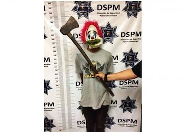 Creepy clown carrying an ax arrested in Mexico