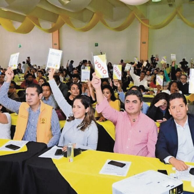 Todos a favor. Por unanimidad, la militancia del PRD aprobó que el congreso se realice el próximo 31 de agosto. ESPECIAL