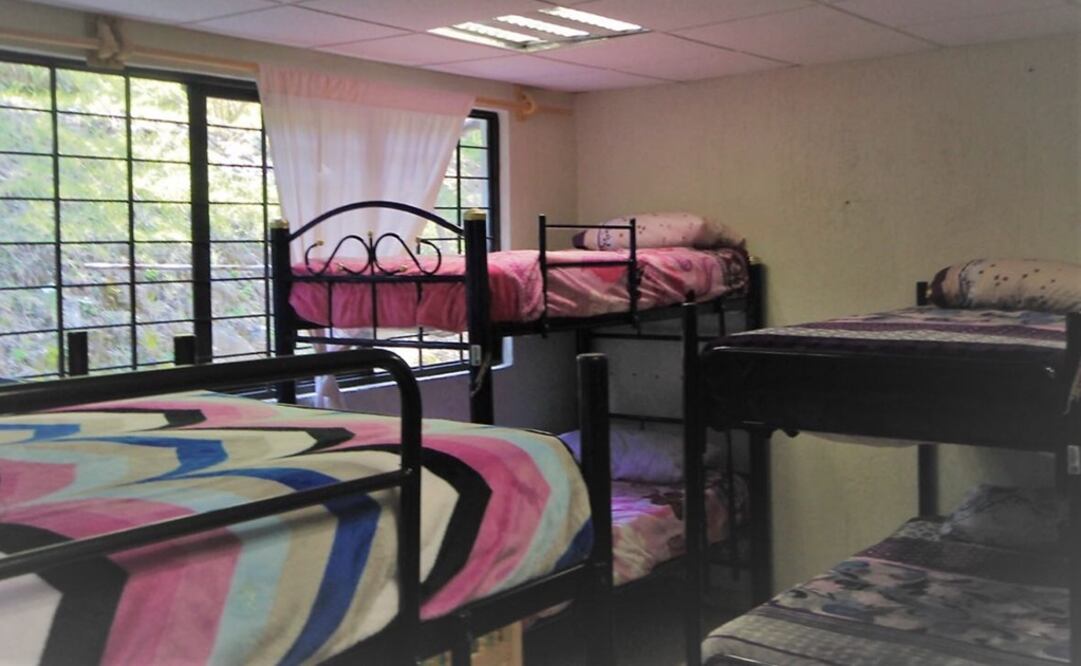 La presidenta del DIF de Naucalpan, Liliana Carbajal de Olvera y la titular del Instituto Naucalpense de la Mujer, Adriana Hinojosa, pusieron en marcha el albergue. (Foto: Especial)