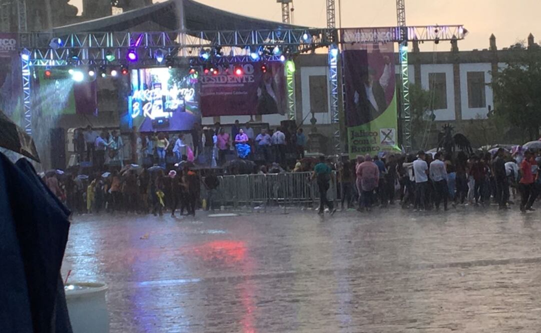 Llueve en mitin de Jaime Rodríguez Calderón. Foto Alberto Morales