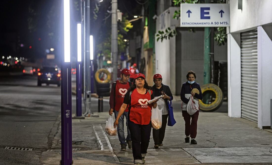 Con mayor iluminación, se siente uno más seguro, coincidieron peatones. Foto: Gabriel Pano EL UNIVERSAL