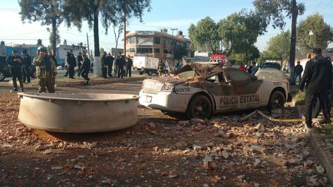 Estalla caldera y cae sobre patrulla en Tlalnepantla