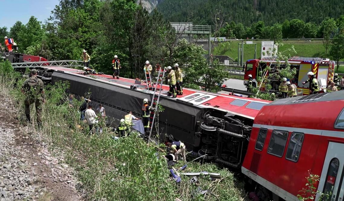 El accidente se produjo en la tarde del viernes cuando muchos estudiantes se disponían a volver para pasar un largo fin de semana de tres días. Foto: EFE