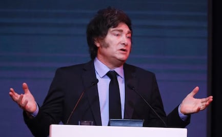 Milei firma decreto para expulsar a extranjeros que agravien a los argentinos; acusa aumento de "mensajes de odio y actos de hostilidad"
