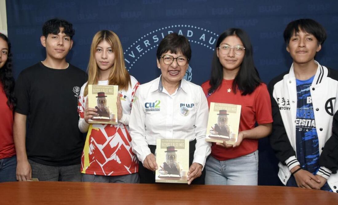 Rectora de la BUAP presenta libro "Otra vez a las andadas, Bichos y Algo Más". Foto: Especial