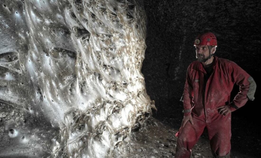 Un grupo de investigadores encontró la telaraña más grande del mundo en una cueva entre la frontera de Albania y Grecia. Foto: EFE