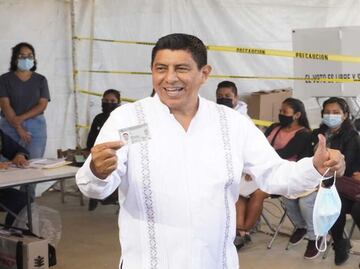 Salomón Jara se solidariza con afectados de Agatha en Oaxaca; niega que protestas influyan en elección