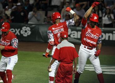 Diablos Rojos se imponen a Tigres en el primero de la serie