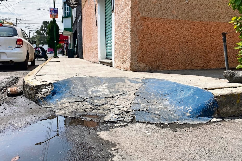 Rampas de acceso para sillas de ruedas están descuidadas. Foto: Berenice Fregoso / El Universal