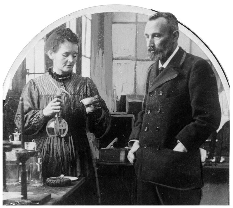 Marie Curie y  Laureana Wright de Kleinhans, en un día como hoy