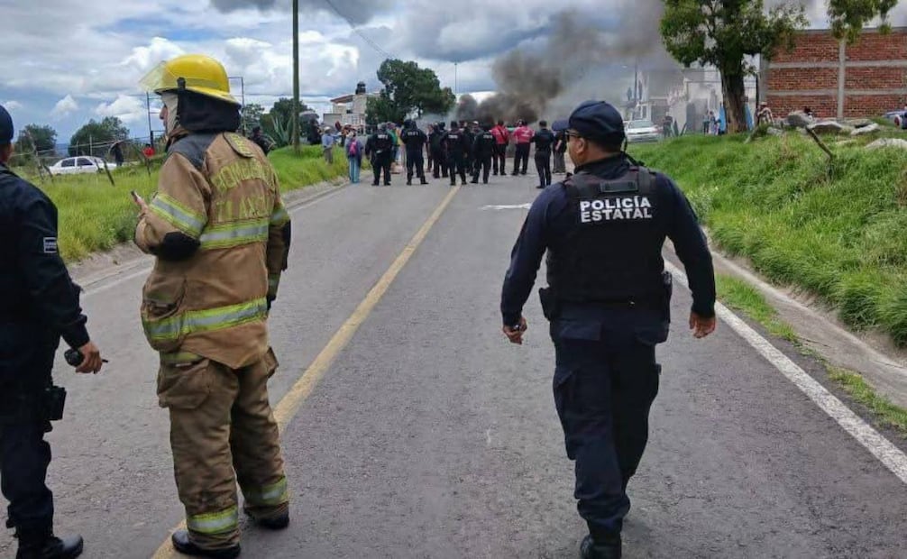 Policías dispersan protesta con gas lacrimógeno en Tlaxcala; pobladores rechazan centro de residuos.
Foto: Especial.