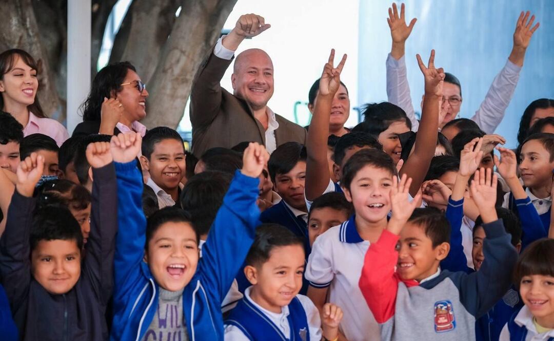 El gobernador Enrique Alfaro Ramírez celebro los resultados de los estudiantes de educación básica. Foto: Especial